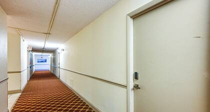 Walk to Beach: Luxe Harbor-view Condo in Naples!