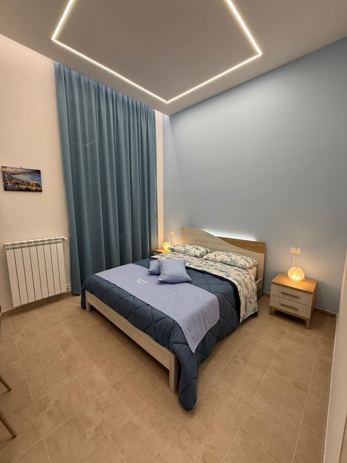 Quarto casal clássico, 1 cama de casal, acessível para pessoas com deficiência física, sacada | Escrivaninha, Wi-Fi de cortesia, roupa de cama