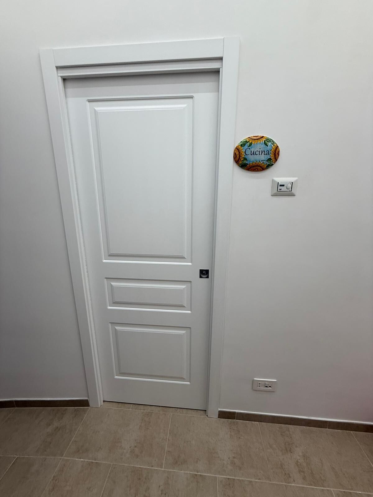 Fridge, oven, stovetop, cookware/dishes/utensils