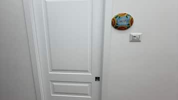 Fridge, oven, stovetop, cookware/dishes/utensils