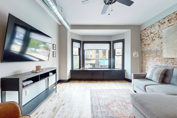 Apartment (1 Bedroom) | Interior - 1 BR Apartment w/ Full Kitchen & Great Location (Janesville)