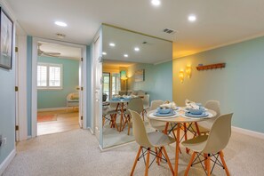 Apartment (1 Bedroom) | Interior - Pool Access & Lanai! Welaka Condo on St Johns (Welaka)