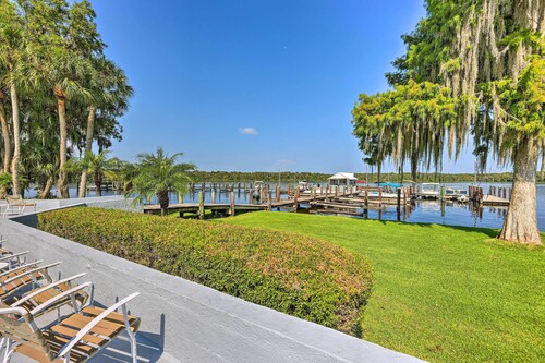 Pool Access & Lanai! Welaka Condo on St Johns