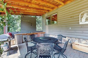 House (2 Bedrooms) | Interior - 2BR Cabin w/ Fire Pit & Outdoor Kitchen (Lookout Mountain)