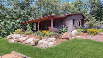 House (2 Bedrooms) | Depan hartanah