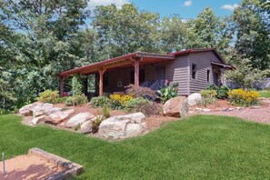 House (2 Bedrooms) | Interior - 2BR Cabin w/ Fire Pit & Outdoor Kitchen (Lookout Mountain)