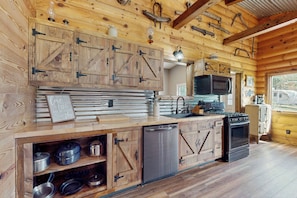 House (2 Bedrooms) | Interior - Georgia Mtn Retreat! Cabin Near Cloudland Canyon (Lookout Mountain)