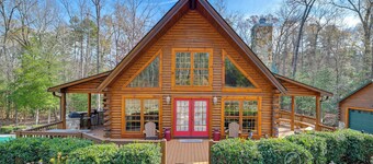 1 Mi to Lake Tillery: Outdoor Retreat w/ Hot Tub!