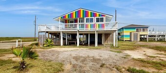 3BR Dog-friendly Home w/ Beach Access & Grill