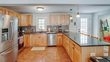 House (5 Bedrooms) | Interior