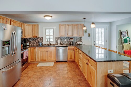 5 Mi to Mt Snow: Secluded Family Home w/ Game Area