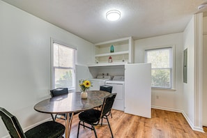 Talo (4 Bedrooms) | Sisätilat