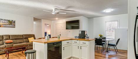 House (4 Bedrooms) | Interior