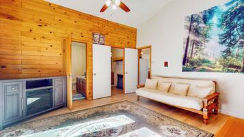 House (5 Bedrooms) | Interior