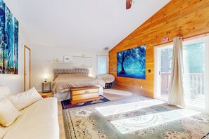 Interior - 5BR House Near Lassen, Large Deck & Hot Tub (Shingletown)