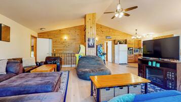 House (5 Bedrooms) | Interior