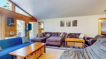 House (5 Bedrooms) | Interior