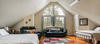 Explore Caves & Coast! Family-friendly Oregon Stay