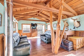 House (1 Bedroom) | Interior - Peaceful Mountain Cabin w/ Views in Williamsburg (Williamsburg)
