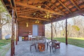 House (1 Bedroom) | Interior - Peaceful Mountain Cabin w/ Views in Williamsburg (Williamsburg)