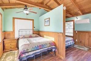 House (1 Bedroom) | Interior - Peaceful Mountain Cabin w/ Views in Williamsburg (Williamsburg)