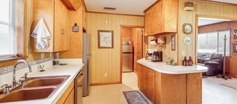 Hunters Hideaway in Hazen w/ Yard: Dogs Welcome!