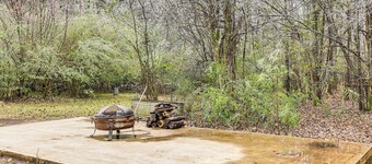 Hunters Hideaway in Hazen w/ Yard: Dogs Welcome!