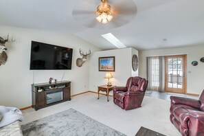 House (4 Bedrooms) | Interior - Spacious Retreat w/ Private Yard & Deck in Roscoe! (Roscoe)