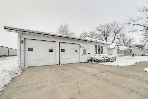 Interior - Spacious Retreat w/ Private Yard & Deck in Roscoe! (Roscoe)