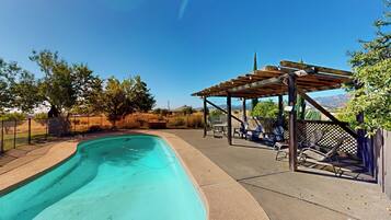 House (4 Bedrooms) | Front of property