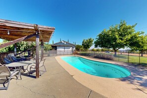 House (4 Bedrooms) | Interior - 4BR Sierras-view Home w/ Pool & A/C - Dogs OK (Esparto)