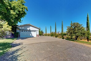 House (4 Bedrooms) | Interior - 4BR Sierras-view Home w/ Pool & A/C - Dogs OK (Esparto)