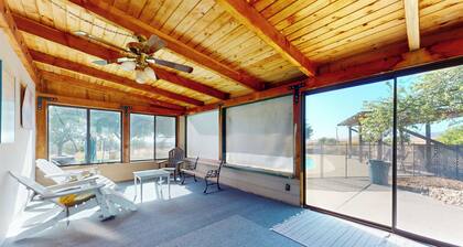 4BR Sierras-view Home w/ Pool & A/C - Dogs OK