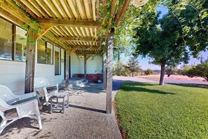 House (4 Bedrooms) | Interior - 4BR Sierras-view Home w/ Pool & A/C - Dogs OK (Esparto)