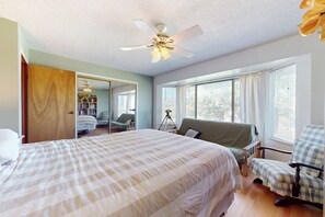 House (4 Bedrooms) | Interior - 4BR Sierras-view Home w/ Pool & A/C - Dogs OK (Esparto)