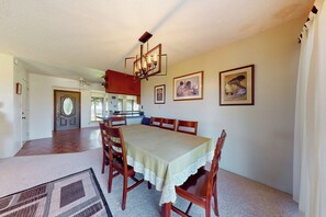 House (4 Bedrooms) | Interior - 4BR Sierras-view Home w/ Pool & A/C - Dogs OK (Esparto)