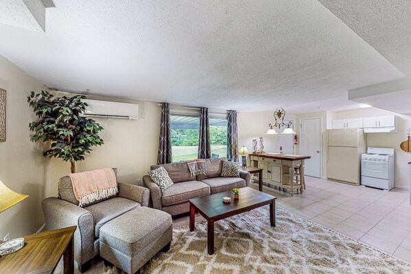 Apartment (1 Bedroom) | Interior - 1BR on Working Homestead w/ River Access (Woodburn)