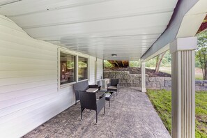 Apartment (1 Bedroom) | Interior - 1BR on Working Homestead w/ River Access (Woodburn)