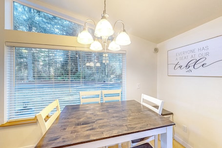 House (2 Bedrooms) | Interior. 2 BR Cozy Home Near Hiking w/ Grill