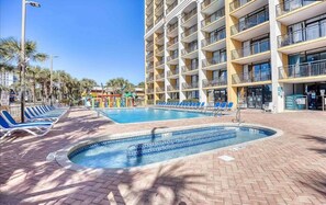 Pool - Cozy 1-bedroom condo with AC in peaceful Myrtle Beach 1009 (Myrtle Beach)
