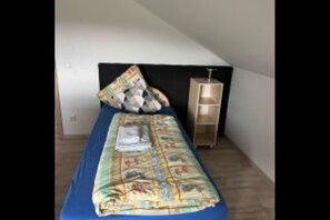 3 chambres, fer et planche à repasser, Wi-Fi, draps fournis