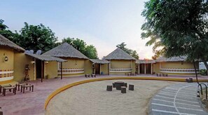 Deluxe Double Room | Free WiFi - Swapna Srushti Resort (Mansa)