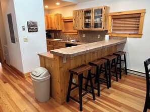 Dishwasher, cookware/dishes/utensils - Roomy Taylor Canyon Cabin With Private Fishing Access (Almont)