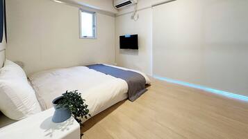 Apartamento de estilo japonés , balcón | Tabla de planchar con plancha y wifi gratis