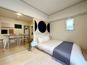 Apartamento de estilo japonés , balcón | Tabla de planchar con plancha y wifi gratis