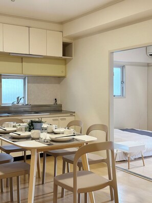 Pangsapuri gaya Jepun , Balcony | Dapur peribadi | Cerek elektrik 