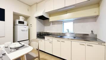 Japanese-style Apartment, Balcony | Private kitchen | Electric kettle