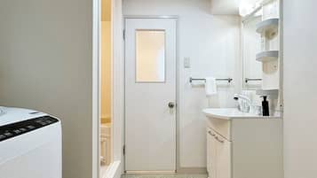 Appartement de style japonais, balcon | Salle de bain