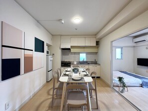 Appartement in Japanse stijl, balkon | Een strijkplank/strijkijzer, gratis wifi
