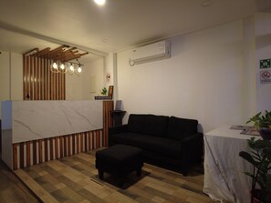 Vista frontal de la propiedad